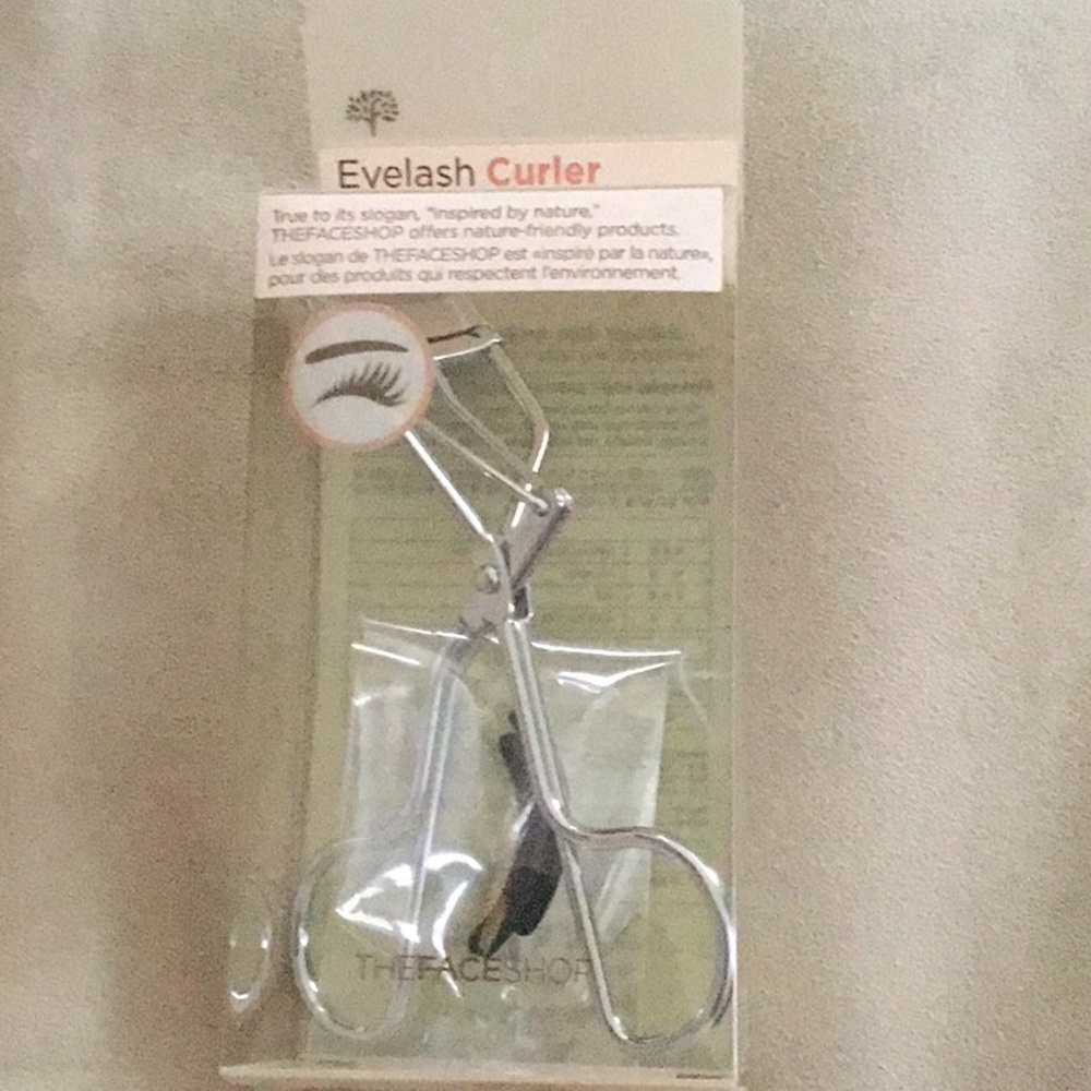 Eyelash curler